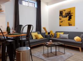 Aparthotelmadridea, renovated quiet apartments, Madrid，位于马德里查马丁站附近的酒店