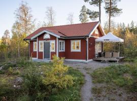 Cozy house with nature as a neighbour, Ranas-Rimbo，位于Edsbro的别墅