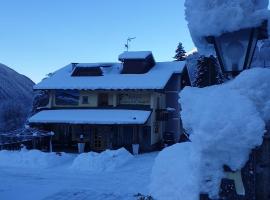 Hotel Veduta dell'Adamello，位于泰穆的滑雪度假村
