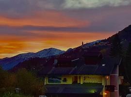 Hotel Veduta dell'Adamello，位于泰穆的酒店