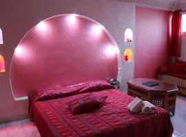 里亚德乐斯克缇斯达佳迪尔酒店，位于阿加迪尔的摩洛哥传统庭院