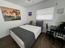 Cozy private studio w/own yard - 3mi from Beach
