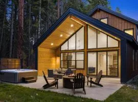 Wildwood Cabin at Suncadia- Hot Tub, Firepit, BBQ, Gourmet Kitchen, Fireplace, Smart TVs, Hi-speed Wi-Fi, Secluded