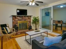 Boston Duplex with Foosball Table 11 Mi to Downtown