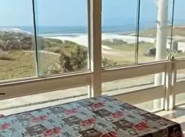 Cabo Frio- Casa pé na areia - Suíte vista mar- Garagem coberta privativa 2 vagas