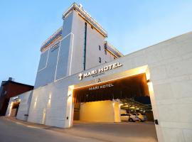 Mari Hotel，位于忠州市的酒店