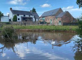 Mallards Barn on a rural farm，位于Dingestow的酒店