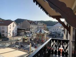 LE COEUR DE GERARDMER F2 PLEIN CENTRE 4P + GARAGE，位于热拉梅的公寓