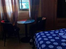 La Chambre De Pat Hotel/Restaurant，位于Mlichakpo的酒店
