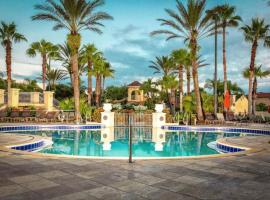 Beautiful 4 Bedroom Vacation Home at Regal Palms Resort, close to Disney World，位于达文波特的酒店