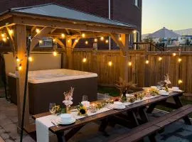 Oshawa Family Haven - Luxury 7BR Villa with Cozy Fireplaces & Hot Tub