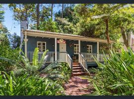 The Gamekeepers Spa Cottage in Tamborine Mountain，位于谭伯连山的酒店