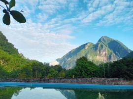 NongKhiaw CampingSite Swimming Pool，位于Ban Nongkham的豪华帐篷营地