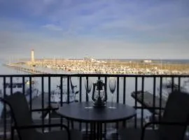 ''Luigi'' BALCON SUR LA MER et le Port de Sète