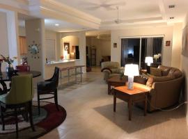 Golfer’s Paradise 3/2 Luxury Vacation Home，位于布雷登顿的酒店