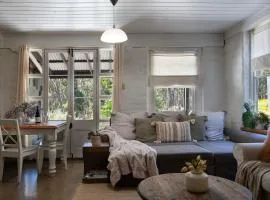 Edessa Lodge - 2 bedroom tranquil bush retreat