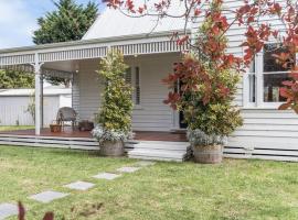 Hamptons On Selby- Barwon Heads. Family and couples beach escape，位于巴旺赫兹的酒店