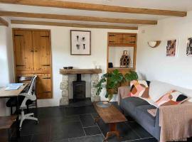 9A Viaduct Cottage - the cosiest bolthole in the SW!，位于海尔的自助式住宿