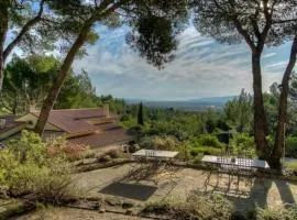 Family Home in the Heart of the Luberon with Swimming Pool and Panoramic Vi