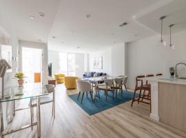 Sun-kissed 3BR Loft with Patio Minutes to NYC，位于霍博肯的酒店