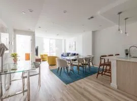 Sun-kissed 3BR Loft with Patio Minutes to NYC