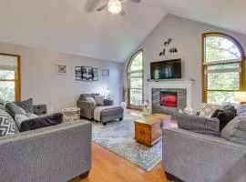 Hot Tub, Deck and Game Room Spacious Poconos Escape