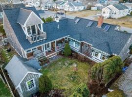 A Wave from it All: Swift's Beach Wareham，位于瓦尔汉的酒店