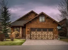 Harris Hawk Cabin in Victor, Id with Air