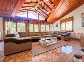 Barthe Holidays I Gran apartamento en el pueblo de Pal 8PAX I Terraza, Vistas al valle, Ideal para familias o grupo, Pet friendly I Rider，位于Pal的酒店