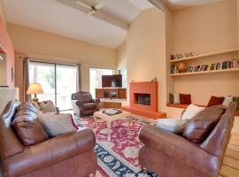 Pet-Friendly Borrego Springs Retreat，位于博雷戈斯普林斯的酒店