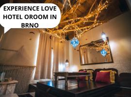 OROOM Persia - Role Play For Couples in BRNO，位于Královo Pole的酒店