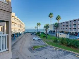 Corpus Christi Condo with Balcony and Beach Views!