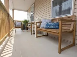 Fully renovated 3Bdr apt 1.5 block from the beach