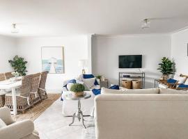 Exhale Terrigal, Stylish & Spacious, 150M to beach，位于特里格尔的别墅