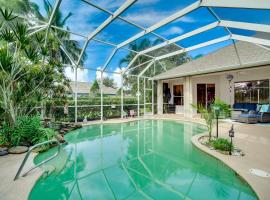 Ranch-Style Florida Retreat with Pool and Lanai，位于Merritt Island的度假屋