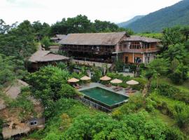 Inh La Home Pu Luong，位于Pu Luong的带泳池的酒店