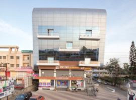 Sapphire Premium Hotel & Suite Malkapur，位于Malkāpur的酒店