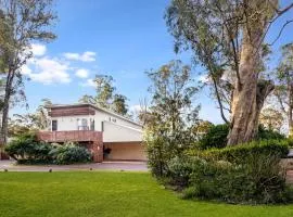 Inn The Tuarts Guest Lodge