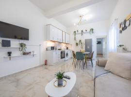 MODERN APARTMENT 200M FROM ACROPOLIS 100Mbps NETFLIX，位于雅典的高尔夫酒店