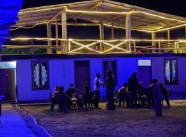 Damnbro Cafe & Stay KASOL，位于卡索尔的豪华帐篷营地