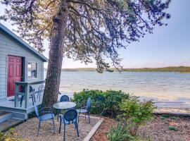 Quiet Plymouth Cottage on Great South Pond!，位于普里茅斯的乡村别墅