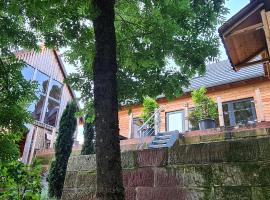 Neu 2023! Chalet Wasserkuppe Whirlpool u. Sauna，位于Feldbach的酒店