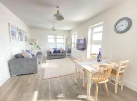 Stunning 2 bed, water front Poole Quay Apartment.，位于Hamworthy的公寓