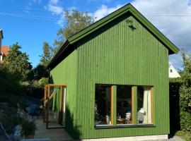 The Green House, 10 min från city，位于斯德哥尔摩的乡村别墅
