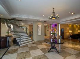 Hotel Victoria Villa Curitiba by Nacional Inn，位于库里提巴的酒店