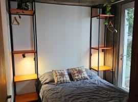 Departamento en microcentro, un dormitorio en planta baja，位于圣萨尔瓦多德朱的低价酒店