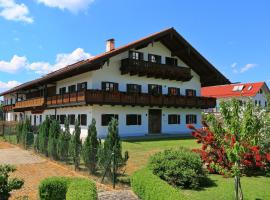 Gutshof Alpenblick am Simssee - über den man spricht，位于Stephanskirchen的带停车场的酒店