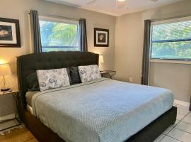 Sunshine Acre 2B 2B King Master Suite, BIG Yard，位于戴维的酒店
