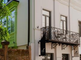 STROFI Boutique Hotel，位于第比利斯的带热水浴缸的酒店