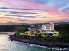 Parnas Hotel Jeju，位于西归浦市济州爱来魔相4D艺术馆附近的酒店